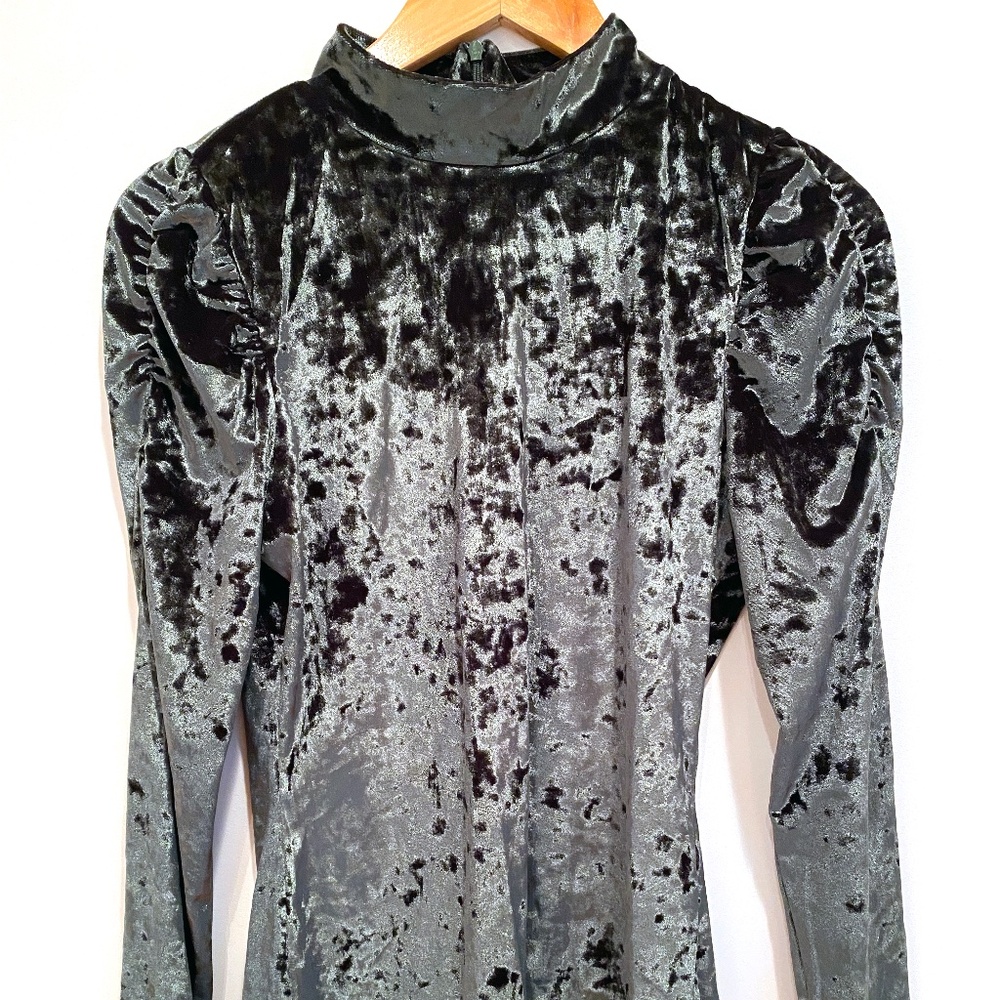 ME and EM Green crushed stretch velvet top Size 4